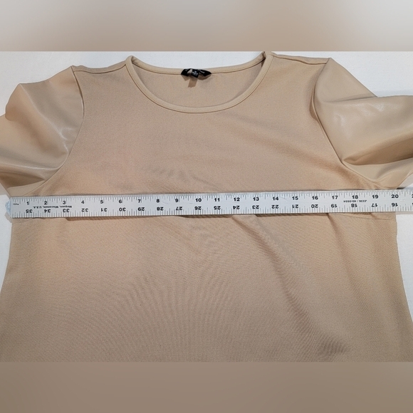 VIOLETS AND ROSES STITCH FIX EXCLUSIVE Women's Size Medium Faux Leather Sleeves - Picture 4 of 11